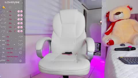 Snapshot of issabellarodriguez chatting on 03/10/25, 10:37 Isa online show from 03/10/25, 10:37