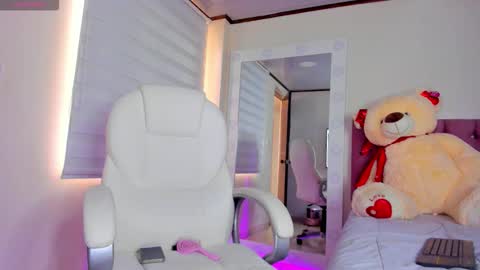 Snapshot of issabellarodriguez chatting on 09/14/25, 06:51 Isa online show from 09/14/25, 06:51