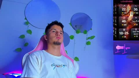 Snapshot of issac_james chatting on 01/26/25, 08:25 Issac online show from 01/26/25, 08:25