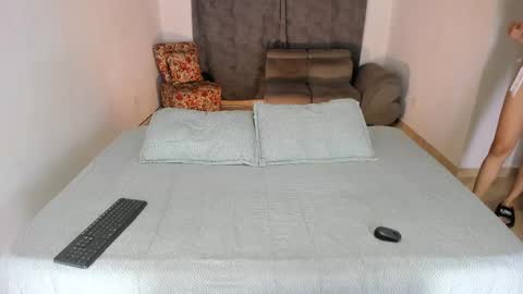 Isabella  online show from 03/11/25, 06:00