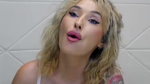 IssaSmyth online show from 12/13/25, 07:53