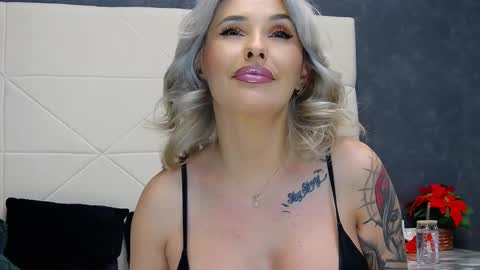 IssaSmyth online show from 01/10/26, 04:09