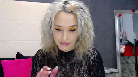 IssaSmyth online show from 01/16/26, 04:11