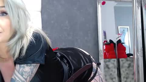 IssaSmyth online show from 03/09/26, 04:33