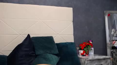 IssaSmyth online show from 04/08/26, 07:19