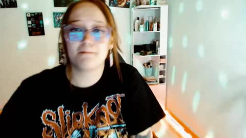 Yiz online show from 12/21/24, 04:09