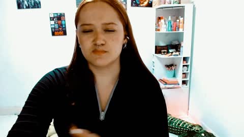 Yiz online show from 12/24/24, 01:06