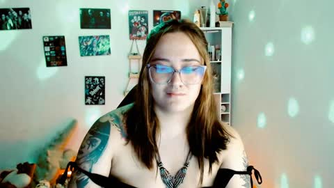 Yiz online show from 02/08/25, 05:18