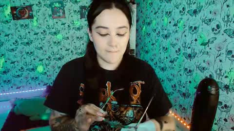 Yiz online show from 10/05/25, 04:22