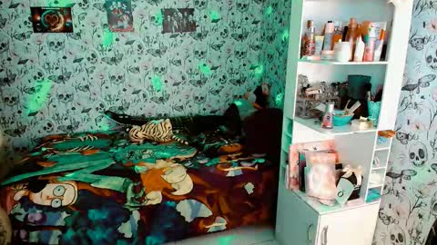 Yiz online show from 11/30/25, 12:36