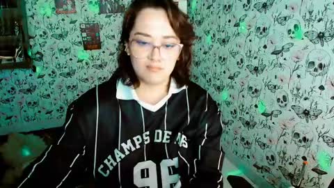 Yiz online show from 05/15/26, 11:01