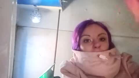 Snapshot of issyamazin667 chatting on 11/30/25, 07:40 Girlnextdoor online show from 11/30/25, 07:40