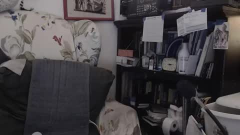 Snapshot of isubmissiveslut chatting on 05/18/26, 04:07 ImYourBitch online show from 05/18/26, 04:07