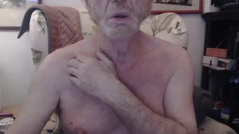 Snapshot of isubmissiveslut chatting on 05/21/26, 06:42 ImYourBitch online show from 05/21/26, 06:42