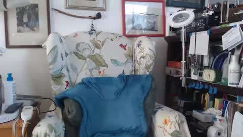 Snapshot of isubmissiveslut chatting on 05/27/26, 06:27 ImYourBitch online show from 05/27/26, 06:27