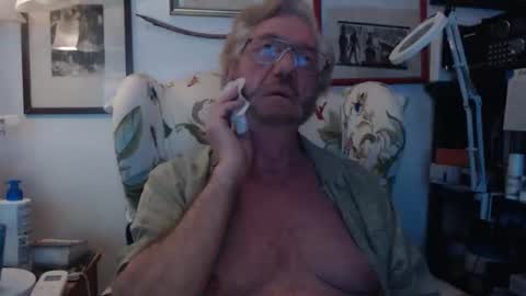 Snapshot of isubmissiveslut chatting on 05/28/26, 06:32 ImYourBitch online show from 05/28/26, 06:32