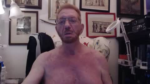 Snapshot of isubmissiveslut chatting on 06/11/26, 05:05 ImYourBitch online show from 06/11/26, 05:05
