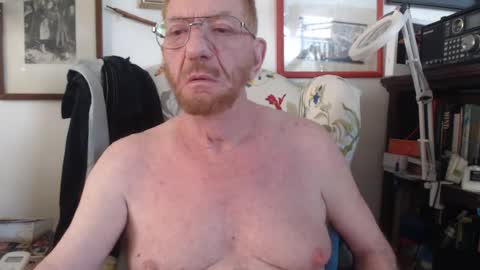Snapshot of isubmissiveslut chatting on 06/11/26, 07:01 ImYourBitch online show from 06/11/26, 07:01