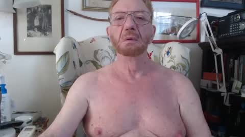 Snapshot of isubmissiveslut chatting on 06/16/26, 06:32 ImYourBitch online show from 06/16/26, 06:32