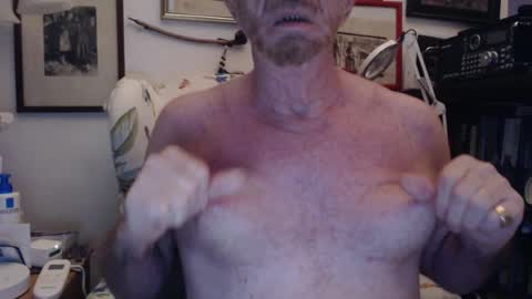 Snapshot of isubmissiveslut chatting on 06/19/26, 03:55 ImYourBitch online show from 06/19/26, 03:55