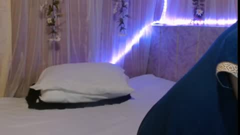 Itala Gomez online show from 03/09/25, 12:21