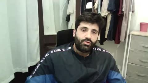 italianboybcn online show from 10/31/25, 09:38