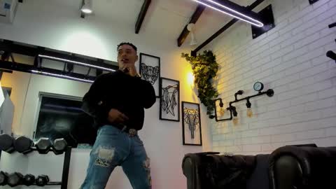 Italo Moore online show from 11/12/25, 11:21