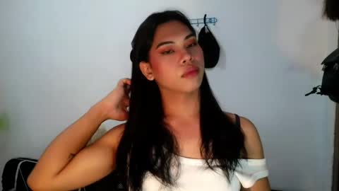 Snapshot of its_chloe20 chatting on 07/27/26, 12:23 its_chloe20 online show from 07/27/26, 12:23