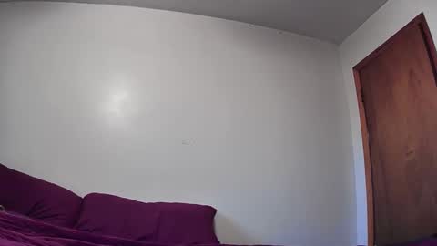 Its HoneyVex online show from 05/06/26, 03:28