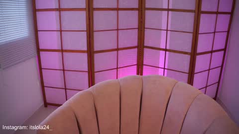 Snapshot of its_lola chatting on 01/08/25, 11:32 online show from 01/08/25, 11:32