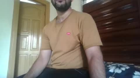 Snapshot of its_me_2323 chatting on 05/03/26, 05:35 its_me_2323 online show from 05/03/26, 05:35