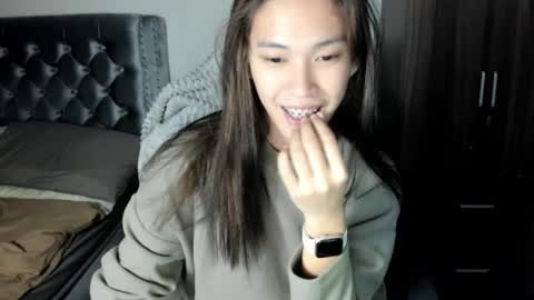 Snapshot of its_me_cora chatting on 02/06/25, 08:02 Cora online show from 02/06/25, 08:02