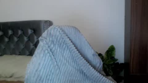 Snapshot of its_me_cora chatting on 03/08/25, 08:44 Cora online show from 03/08/25, 08:44