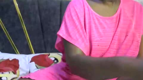 Snapshot of its_sweet chatting on 10/31/25, 09:43 BigAss horny online show from 10/31/25, 09:43