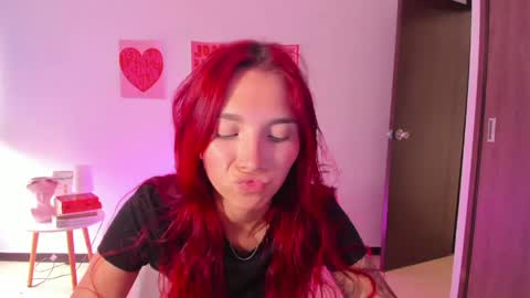 Snapshot of itscamill chatting on 05/19/26, 06:58 camill online show from 05/19/26, 06:58