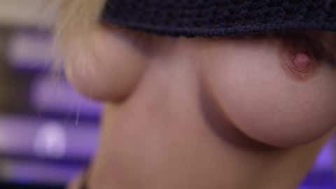 Snapshot of itsivylicious_ chatting on 02/27/26, 09:04 Your Ivy online show from 02/27/26, 09:04