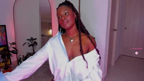 Snapshot of itslau_ chatting on 02/11/25, 08:05 lau online show from 02/11/25, 08:05