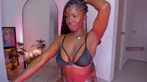 Snapshot of itslau_ chatting on 02/21/25, 02:17 lau online show from 02/21/25, 02:17