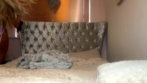 Lola online show from 12/23/24, 02:17