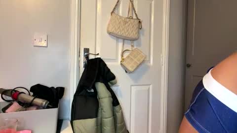 Lola online show from 04/10/26, 06:01