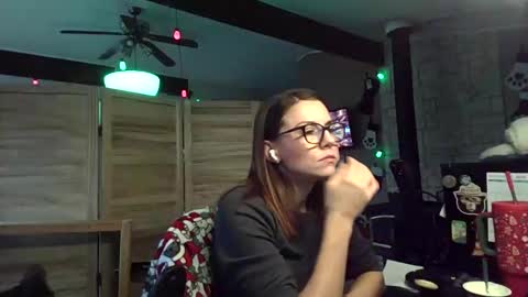 ItsMeSophie X online show from 11/18/25, 06:12