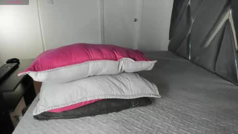 Moon online show from 04/14/26, 05:52