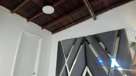 Snapshot of itsmoon_swt_ chatting on 07/18/26, 04:33 Moon online show from 07/18/26, 04:33