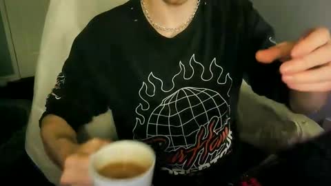 Snapshot of itsnotliam834 chatting on 09/09/25, 02:33 itsnotliam834 online show from 09/09/25, 02:33