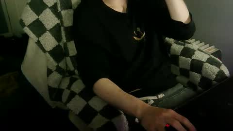 Snapshot of itsnotliam834 chatting on 10/19/25, 02:12 itsnotliam834 online show from 10/19/25, 02:12