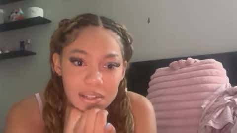 Snapshot of itsraevynfoxe chatting on 05/27/26, 01:57 itsraevynfoxe online show from 05/27/26, 01:57