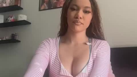 Snapshot of itsraevynfoxe chatting on 05/27/26, 11:13 itsraevynfoxe online show from 05/27/26, 11:13
