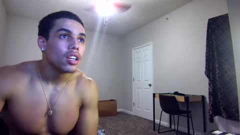 Snapshot of itstarzan chatting on 12/17/24, 04:32 TARZAN online show from 12/17/24, 04:32