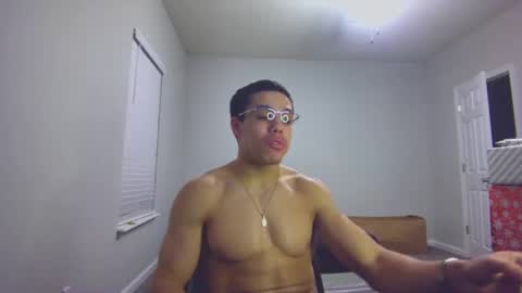 Snapshot of itstarzan chatting on 12/25/24, 01:31 TARZAN online show from 12/25/24, 01:31