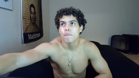 Snapshot of itstarzan chatting on 11/15/25, 05:16 TARZAN online show from 11/15/25, 05:16